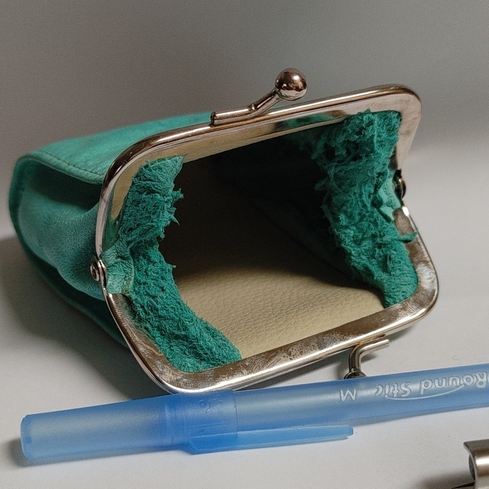 Vintage Turquoise Coin Purse with Princess Bride Yin Yang Embossed - Picture 6 of 12